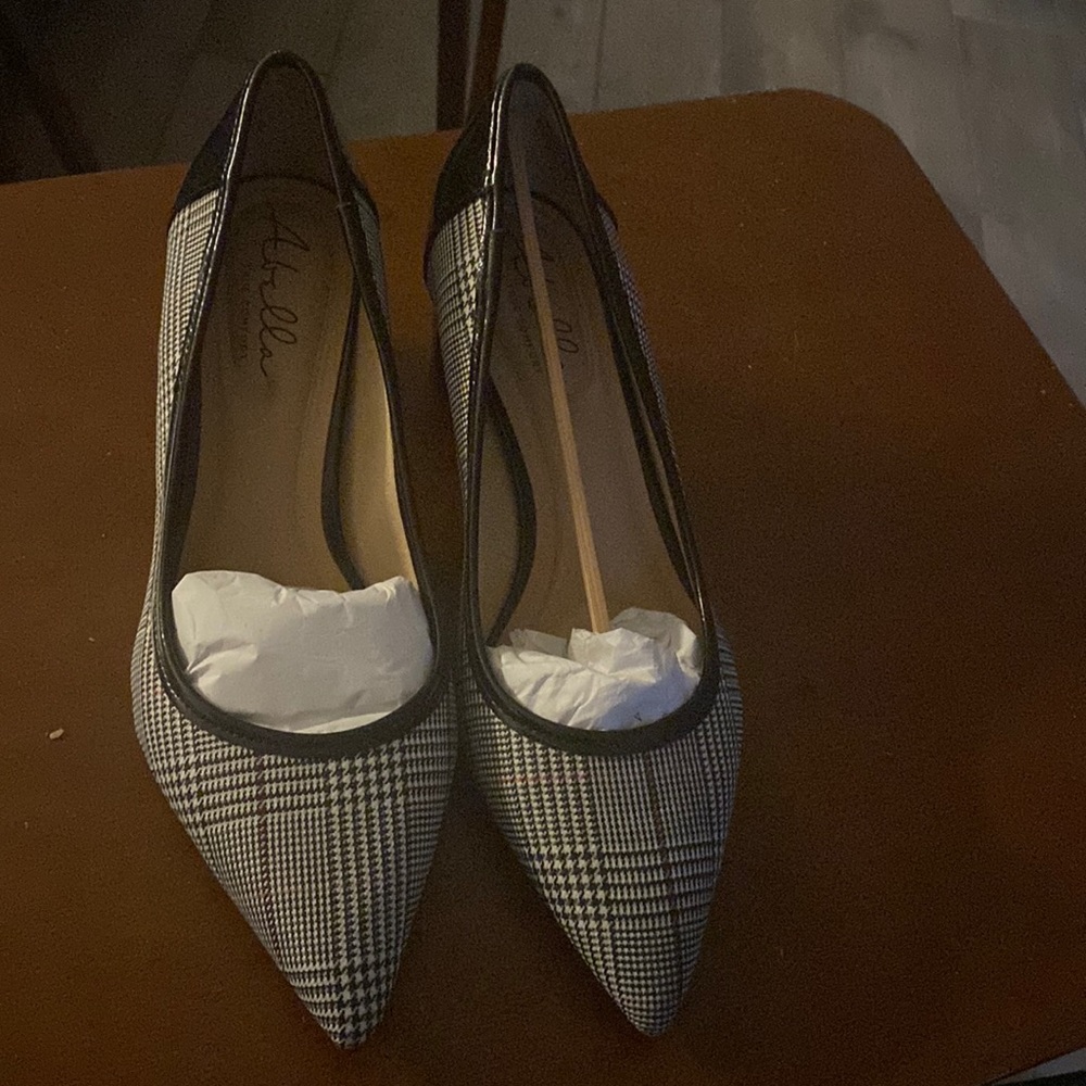 Abella heel